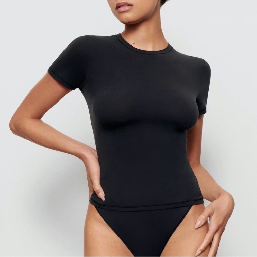 Skims Fits Everybody T-Shirt in Onyx